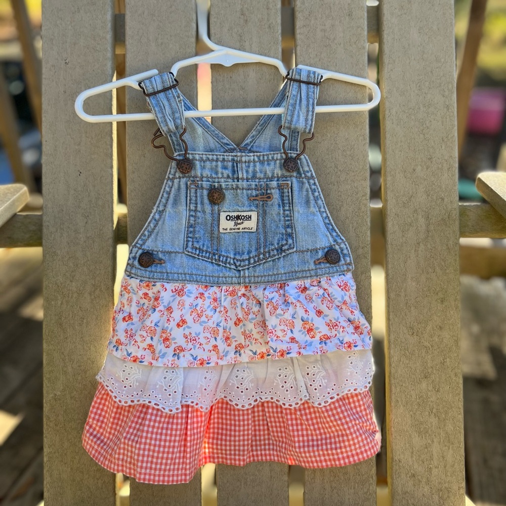 Super cute Oshkosh B’gosh jumper. Gently used but like new. No known flaws.